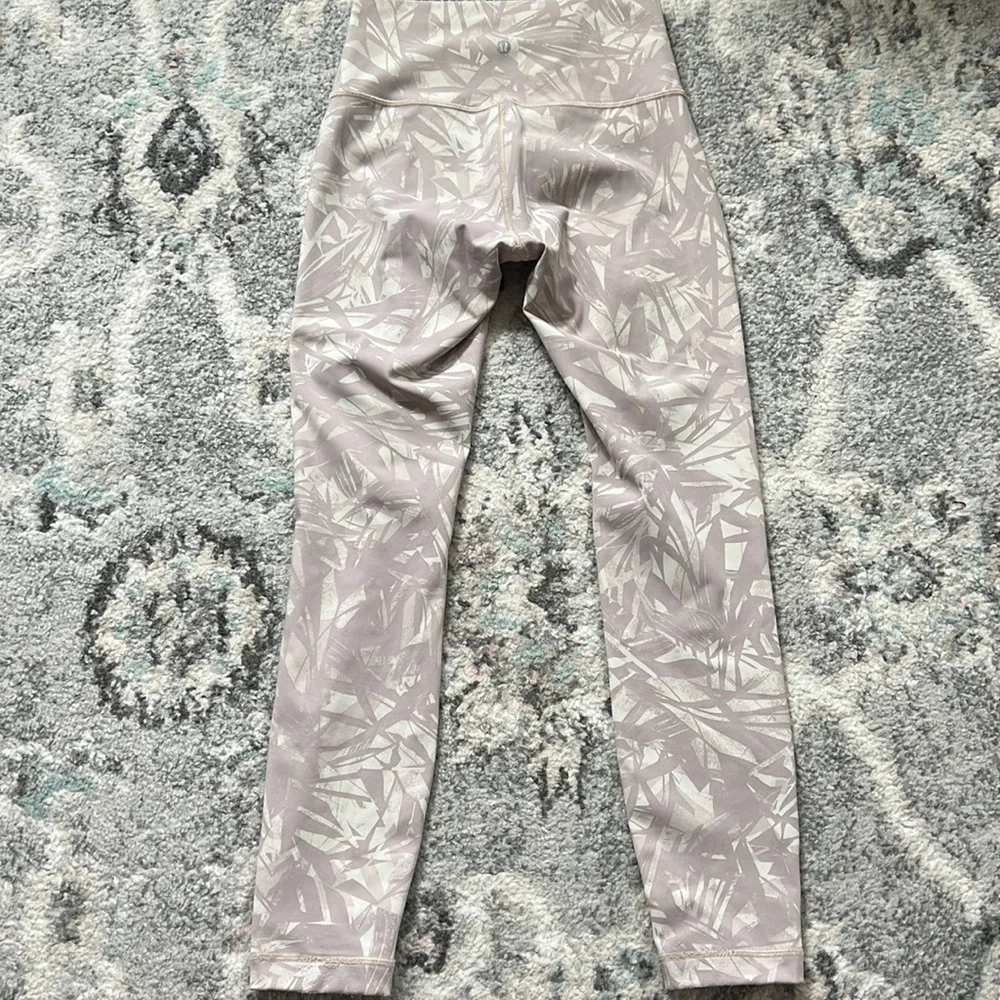 Lululemon Wunder Under High Rise Leggings in Shadow Leaf Light Ivory Muse